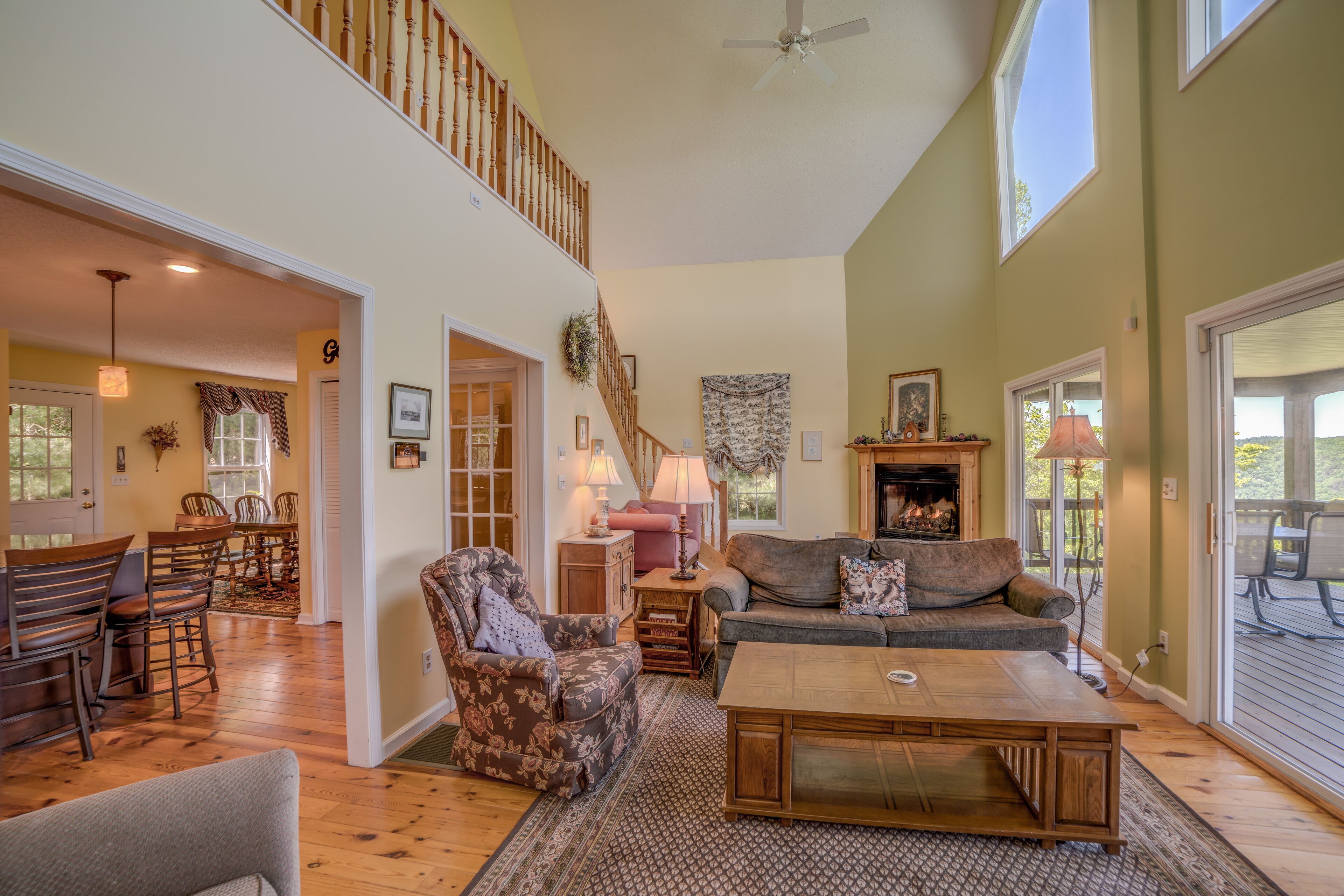 10% off 11/7-19  Long Range GORGEous View, Pet Friendly, Covered Deck