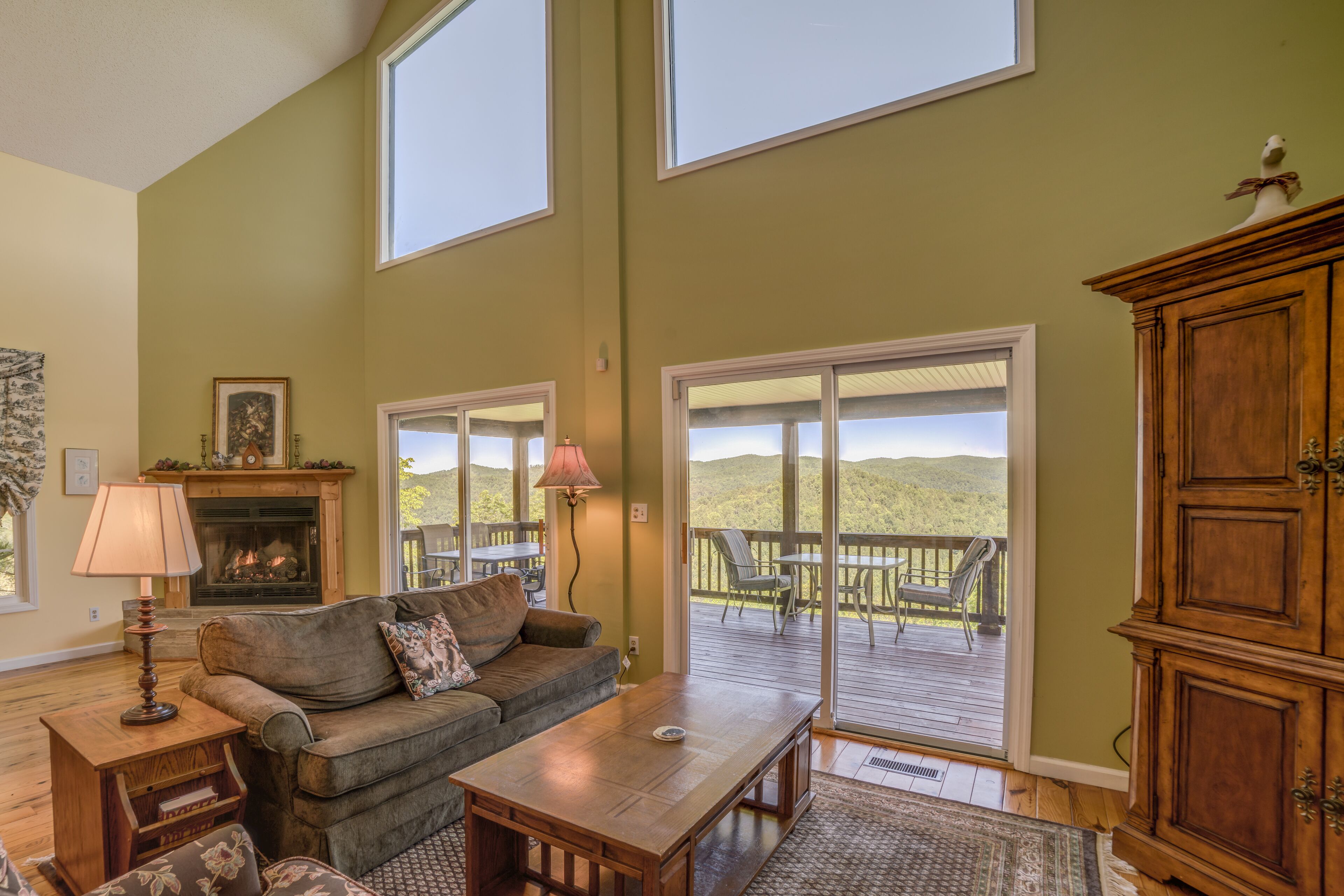 10% off 11/7-19  Long Range GORGEous View, Pet Friendly, Covered Deck