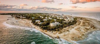 Luxe Private Getaway Near Downtown Savannah!