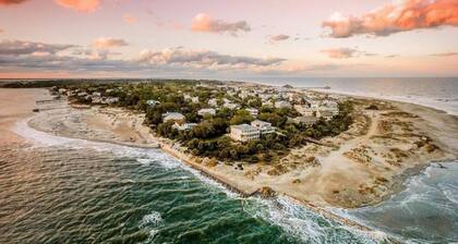 Luxe Private Getaway Near Downtown Savannah!