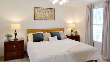 3 bedrooms, desk, iron/ironing board, travel crib
