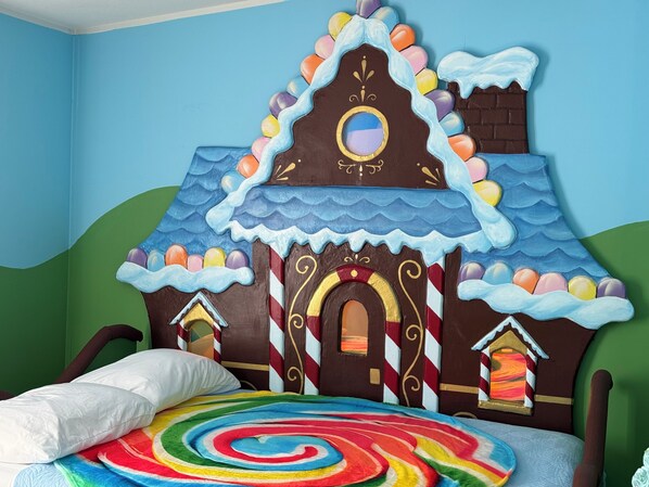 3 bedrooms, desk, iron/ironing board, travel cot