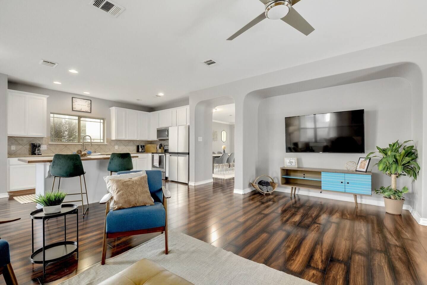 Perfectly Furnished 4000sqft Mansion