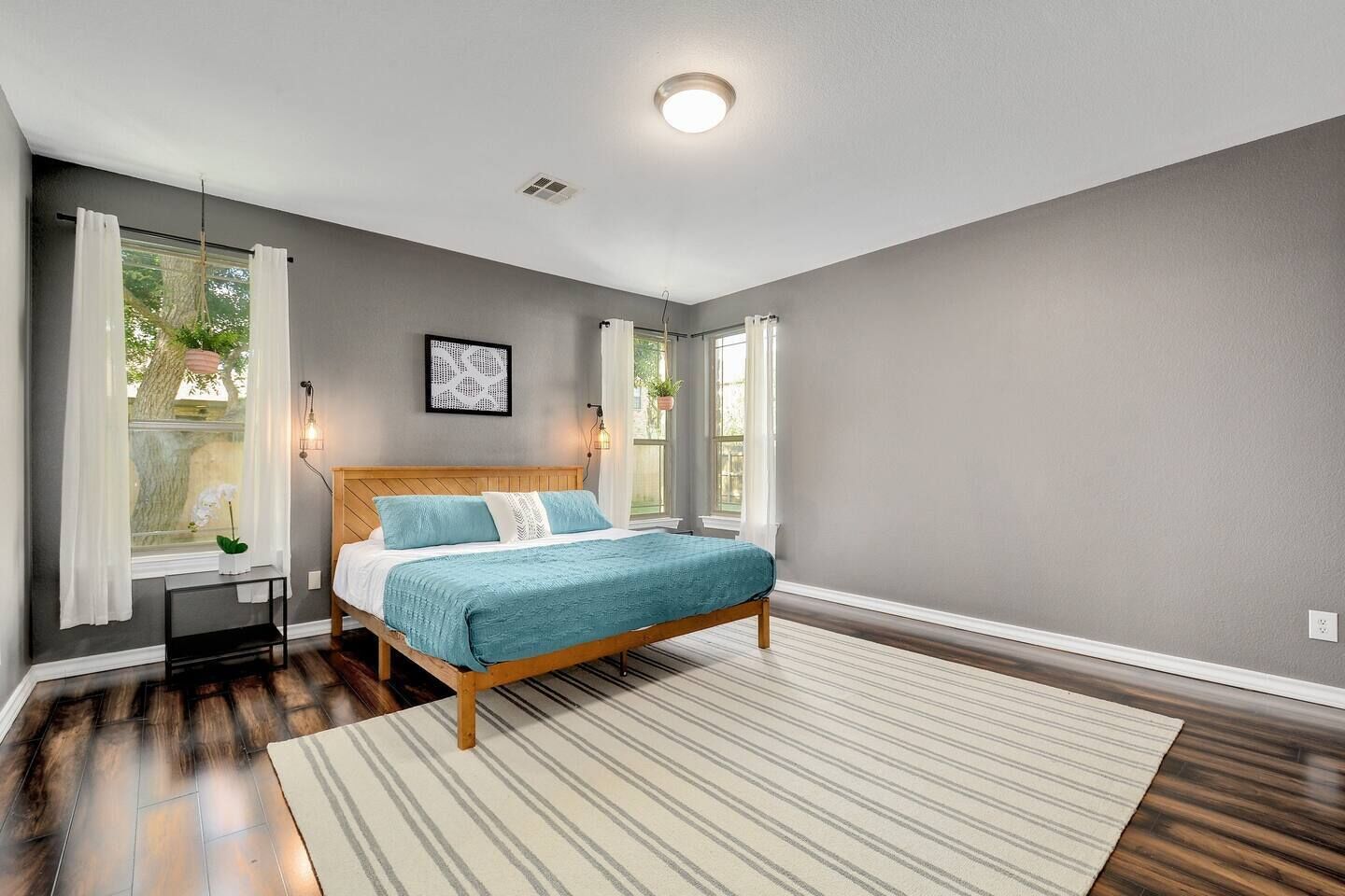 Perfectly Furnished 4000sqft Mansion