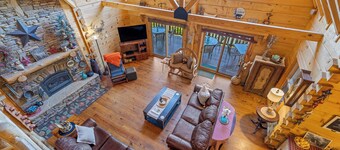 Copper Canyon - Luxury Lodge located on Private Lake
