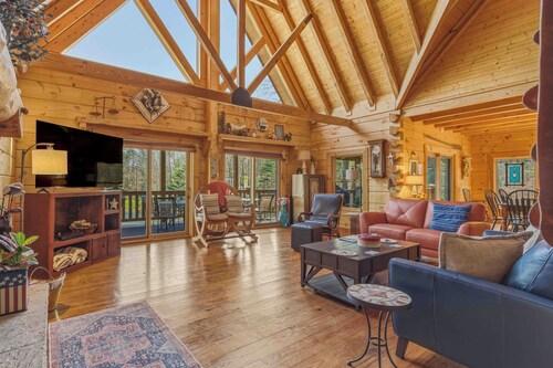 Copper Canyon - Luxury Lodge located on Private Lake