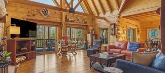Copper Canyon - Luxury Lodge located on Private Lake
