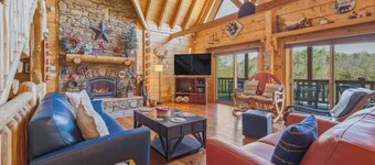 Copper Canyon - Luxury Lodge located on Private Lake