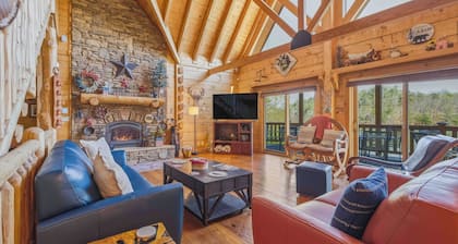Copper Canyon - Luxury Lodge located on Private Lake
