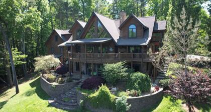 Copper Canyon - Luxury Lodge located on Private Lake