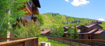 Ski In/Walk Out One Bedroom-Updated with Spacious Kitchen