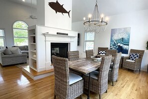 Dining - Walk to Beach/Ferry/Downtown - Quiet w/Hot Tub! Get 50% off Island Ferry Tickets (Hyannis)