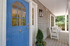 Terrace/patio - Walk to Beach/Ferry/Downtown - Quiet w/Hot Tub! Get 50% off Island Ferry Tickets (Hyannis)