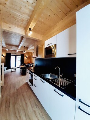 Full-size fridge, microwave, oven, stovetop - Alpenchalet Nassfeld (Hermagor-Pressegger See)
