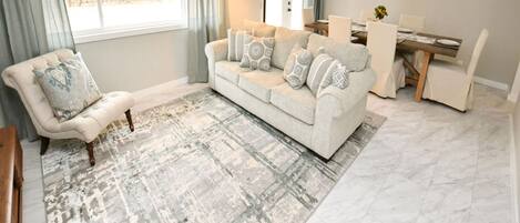 Televisio, kirjoja, työhuone