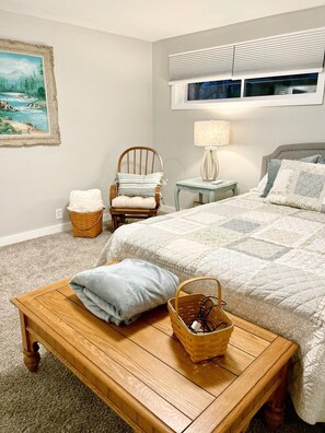 4 bedrooms, iron/ironing board, WiFi, bed sheets