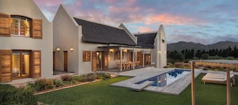 Villa in the vineyards. Close to Somerset West Cape Town. Great for families!