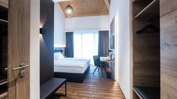 Chambre Double Deluxe, balcon | 2 chambres, bureau, Wi-Fi gratuit, draps fournis