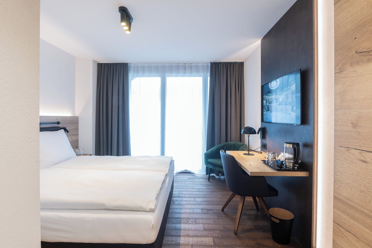 Standard Double Room, Balcony | Desk, free WiFi, bed sheets