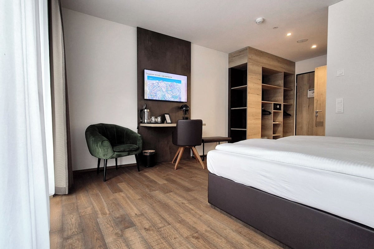 Double Room Accessible with Balcony | Desk, free WiFi, bed sheets