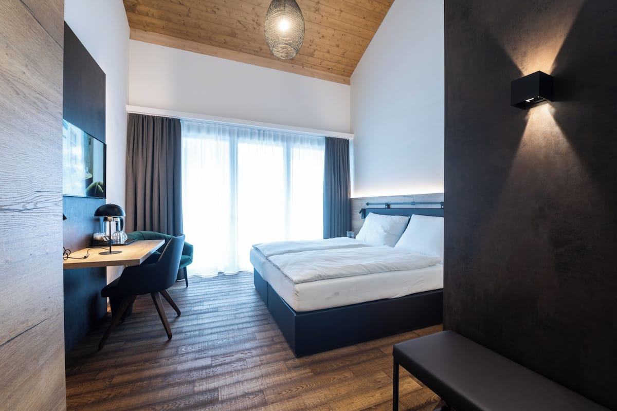2 bedrooms, desk, free WiFi, bed sheets
