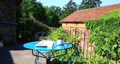 Idyllic family retreat - spacious, tranquil, Games Room in a restored Farmhouse