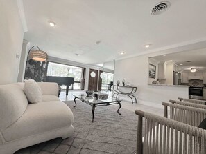 TV - 4 Br Family Friendly Home w/ gated Heated Pool (Pompano Beach)