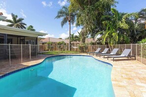 Pool - 4 Br Family Friendly Home w/ gated Heated Pool (Pompano Beach)