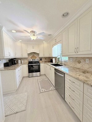 Fridge, coffee/tea maker, high chair, cookware/dishes/utensils - 4 Br Family Friendly Home w/ gated Heated Pool (Pompano Beach)