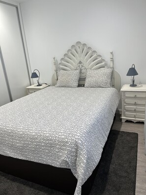 1 غرفة نوم ومكواة/لوح كي وسرير سفر وواي فاي مجانًا