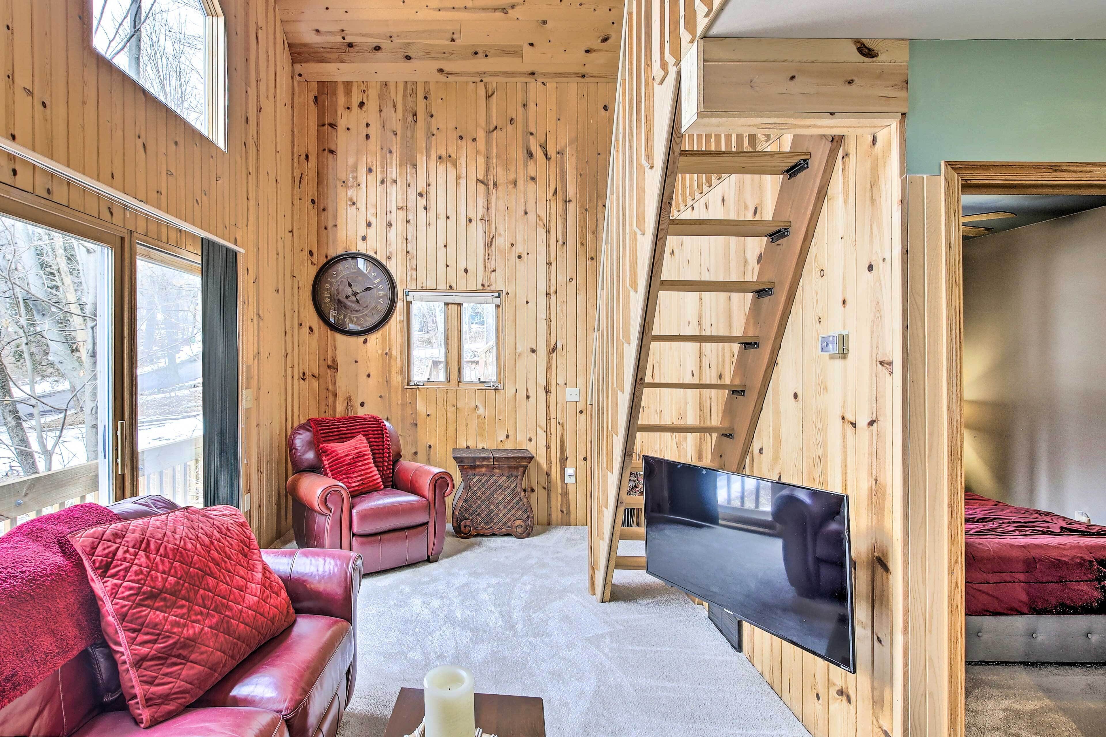 Quaint Plymouth Cabin - 1 Mi to Road America!