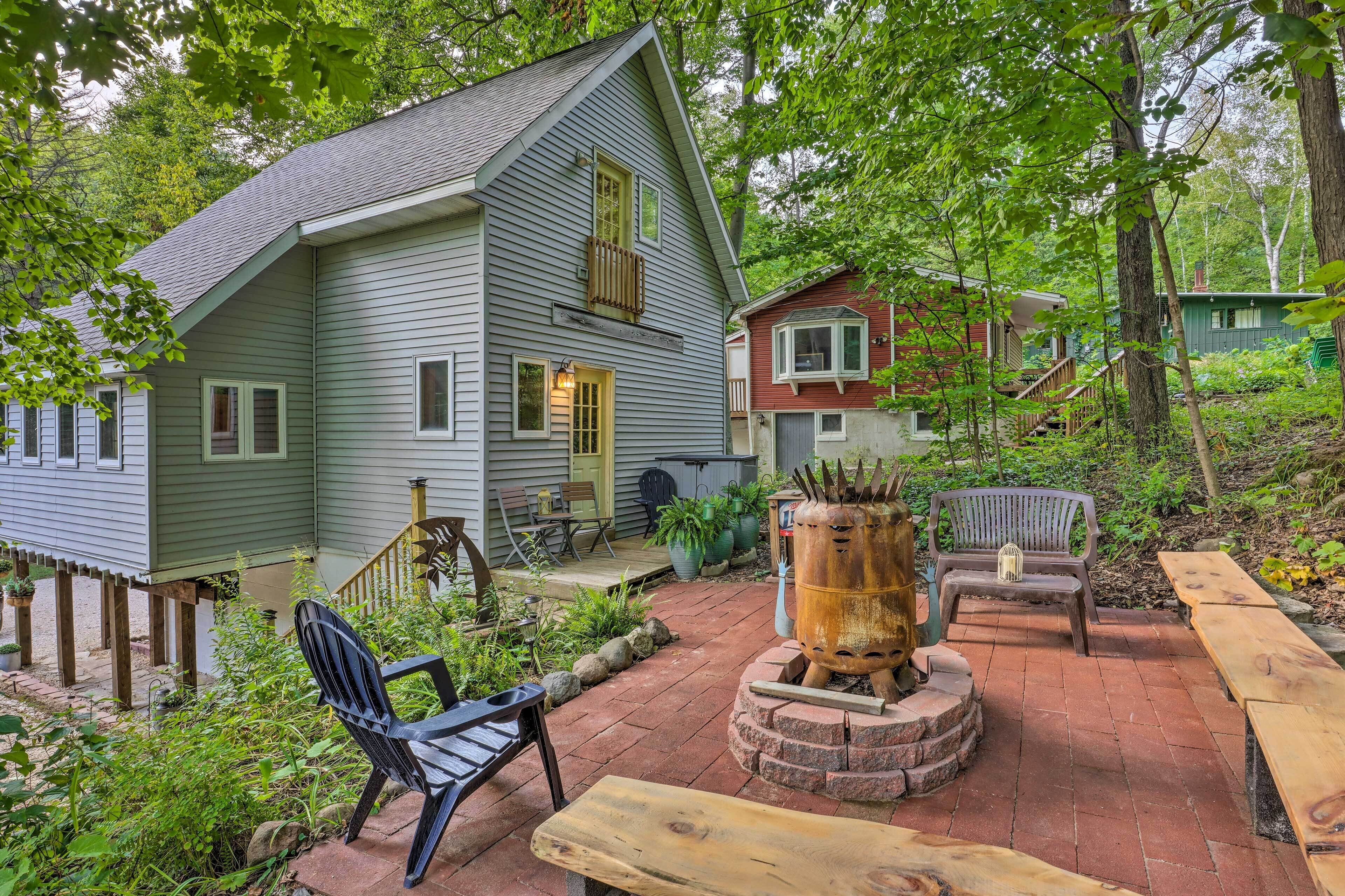 Quaint Plymouth Cabin - 1 Mi to Road America!