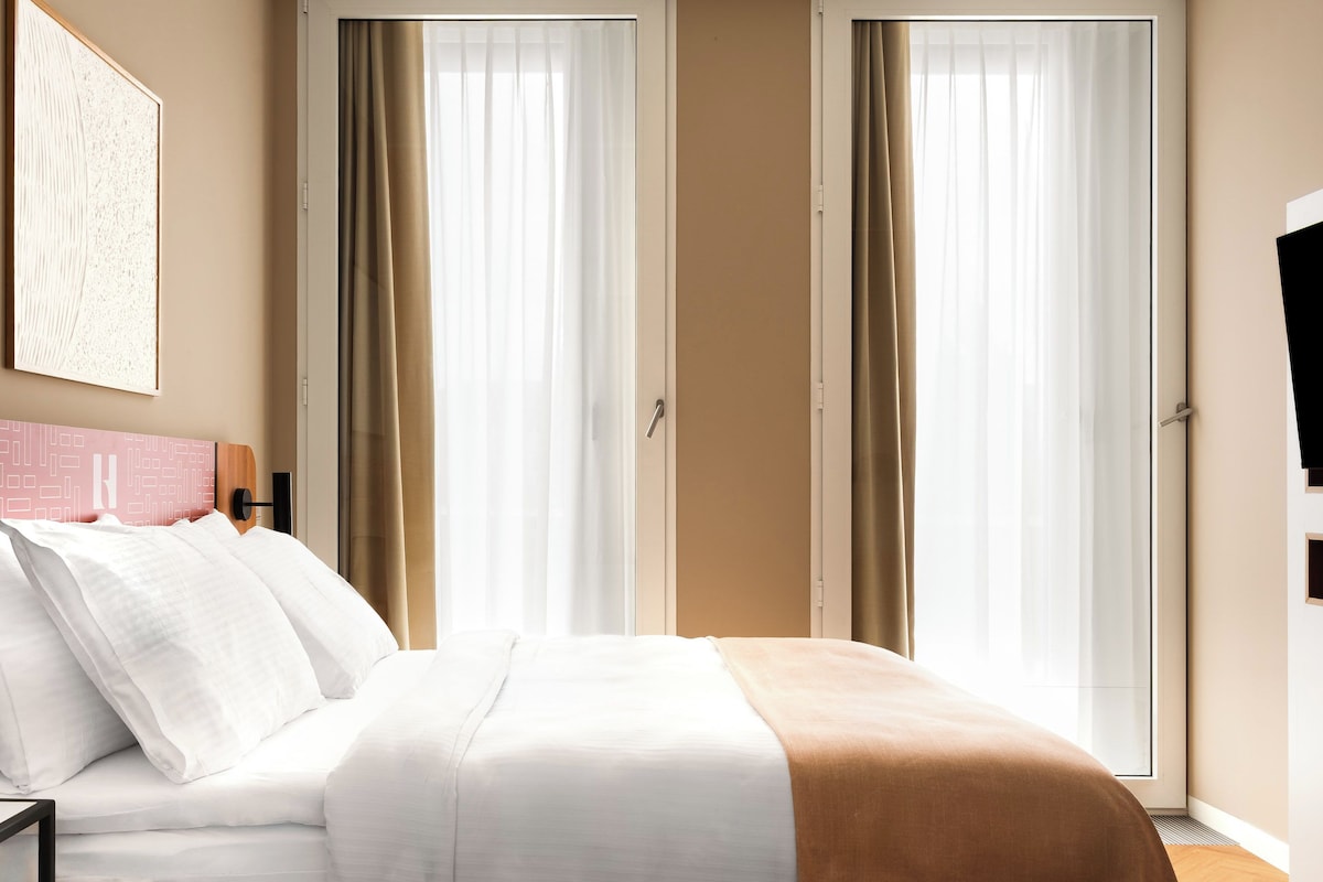 1 bedroom, desk, blackout curtains, free WiFi