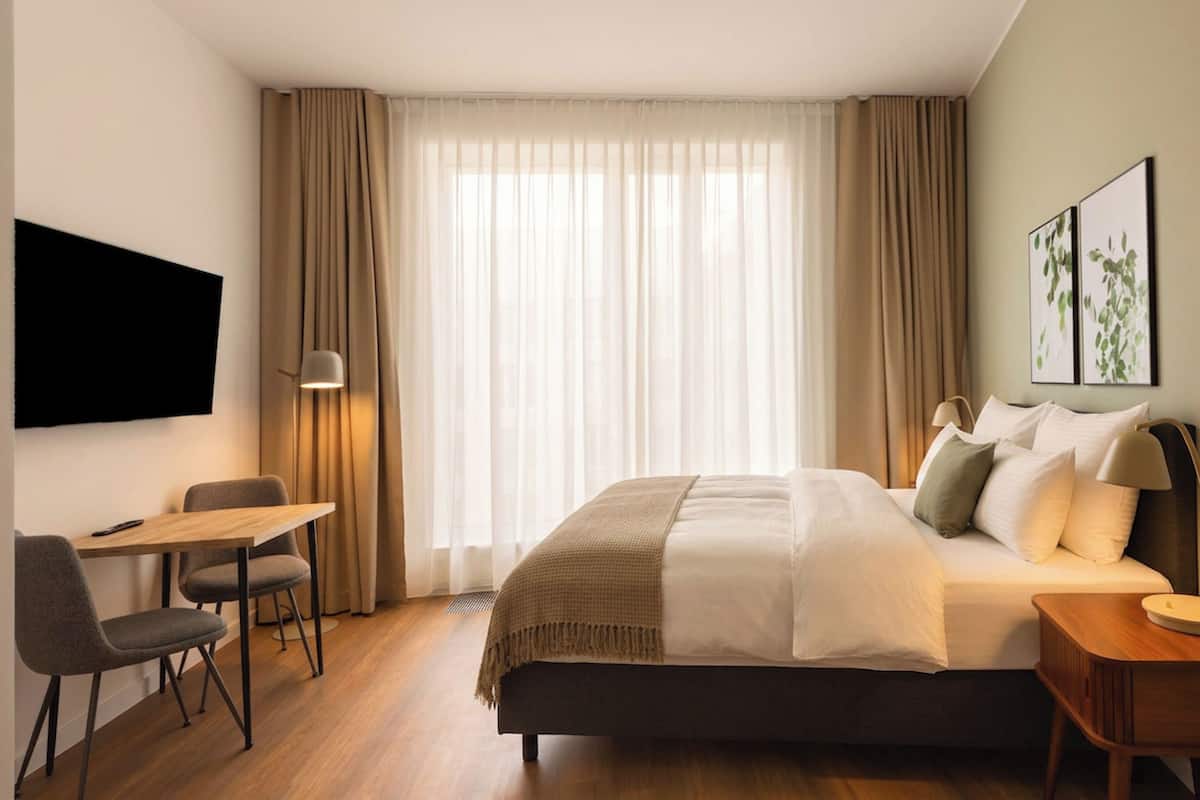Comfort Suite | 1 bedroom, desk, blackout drapes, WiFi (free)
