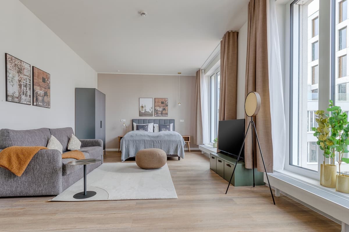 Suite L with sofa bed | Vardagsrum | Smart-tv