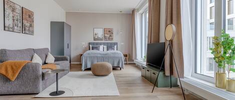 Suite L with sofa bed | Área de estar | Smart TV