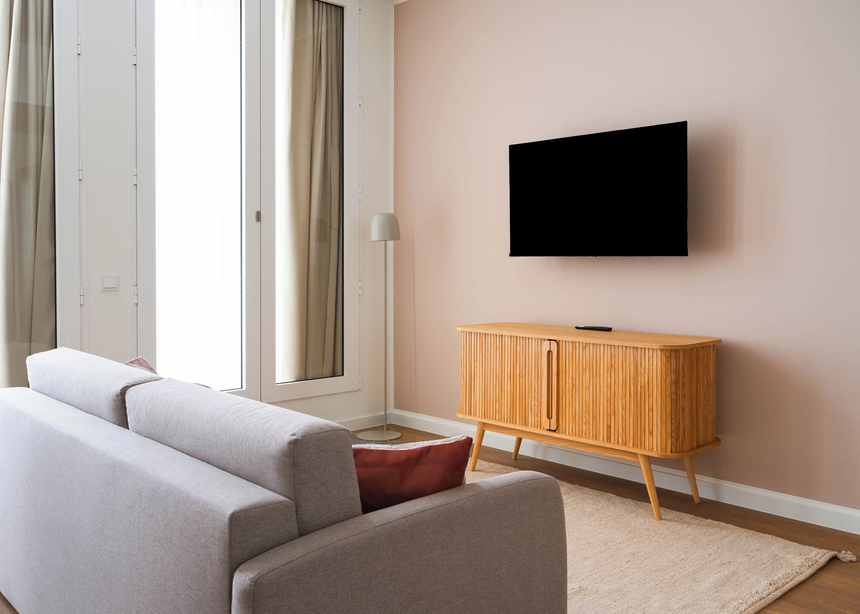 Family Suite with Terrace | 1 soverom, individuelt dekorert, individuelt innredet og skrivebord