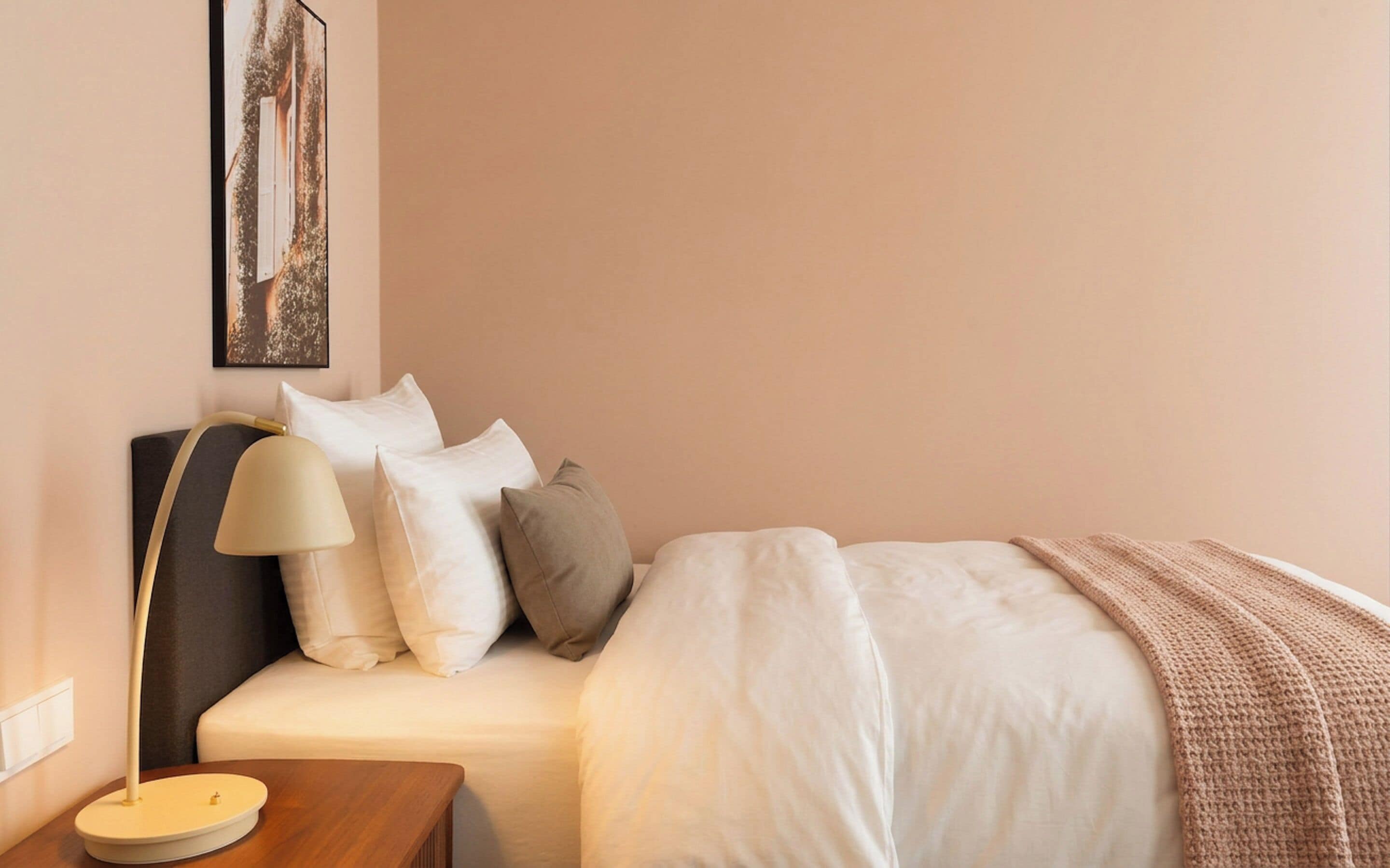 Single Room | 1 bedroom, individually decorated, individually furnished, desk