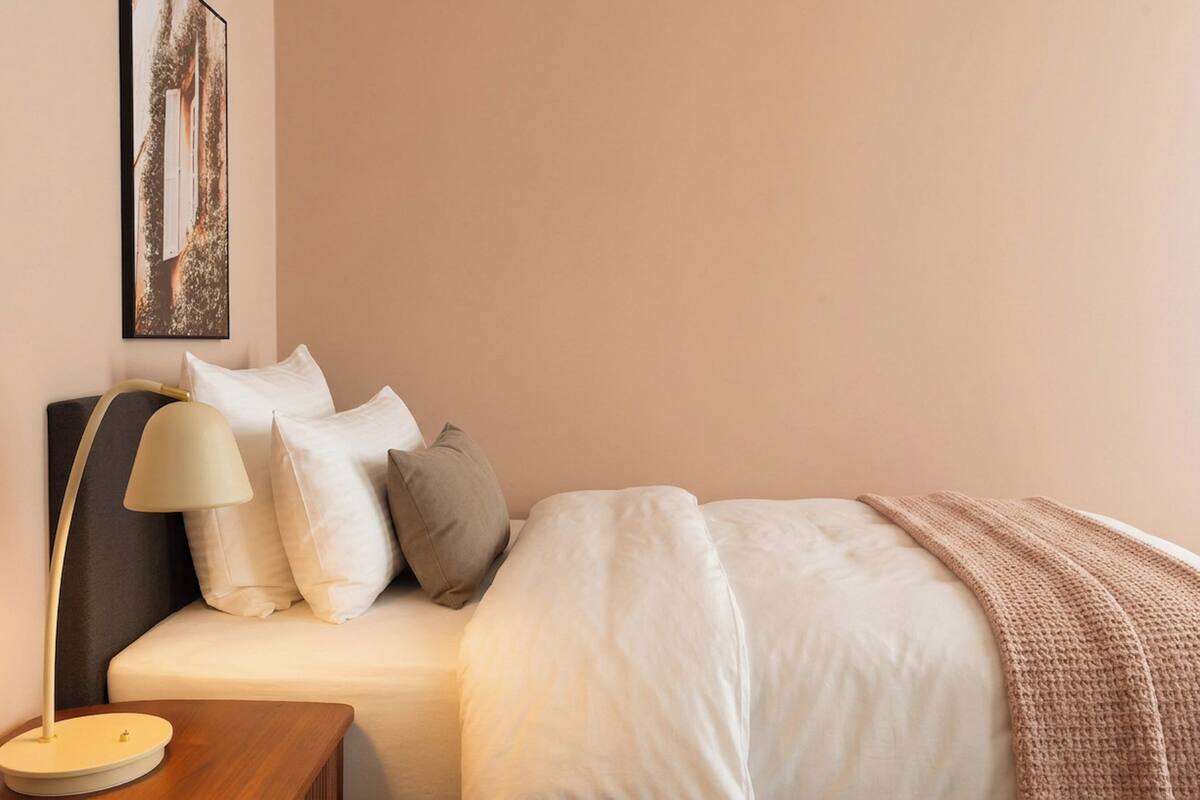 Single Room | 1 bedroom, desk, blackout drapes, WiFi (free)