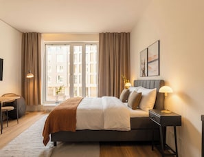 Suite (barrier-free) | 1 bedroom, individually decorated, individually furnished, desk