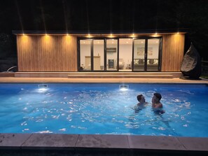 Outdoor pool, a heated pool - Taste of Devon Paradise (EXETER)