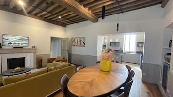 Appartement Deluxe, salle de bains attenante, vue vignoble (Arthur Barol) | Restauration