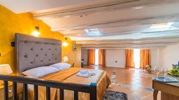 Royal Double or Twin Room | Minibar, desk, free WiFi, bed sheets