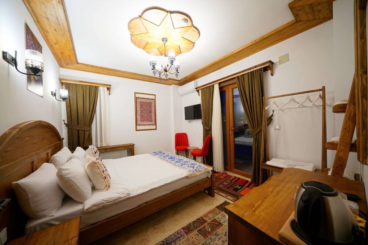 Premium bedding, Select Comfort beds, minibar, individually decorated