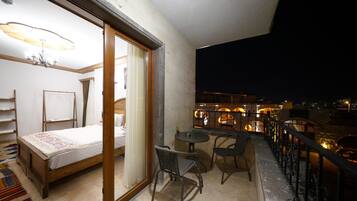 Executive Double Room, 1 Queen Bed, Non Smoking, Mountain View | Balcony view