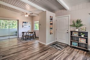 Interior - Sunny Pahoa Retreat: Snorkel, Hike & Shop! (Pāhoa)