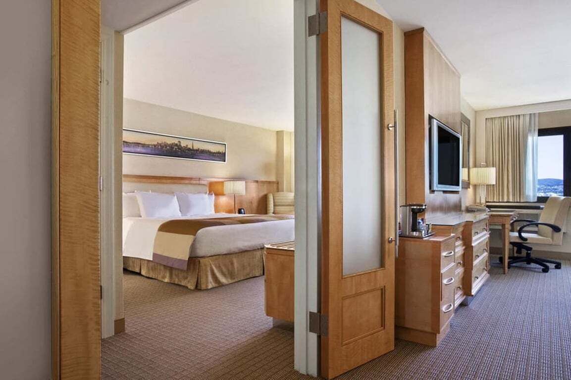 2 Connecting Suites at a 4⭐️ Hotel
