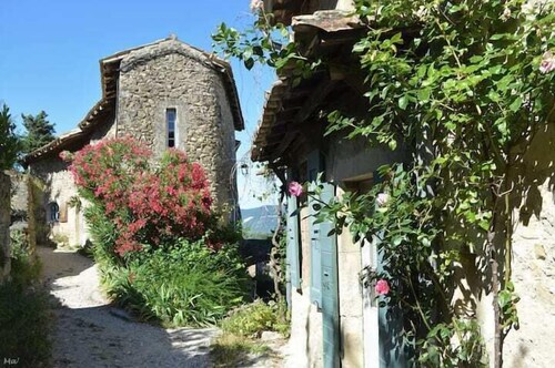 Pretty house with a view in Mirmande