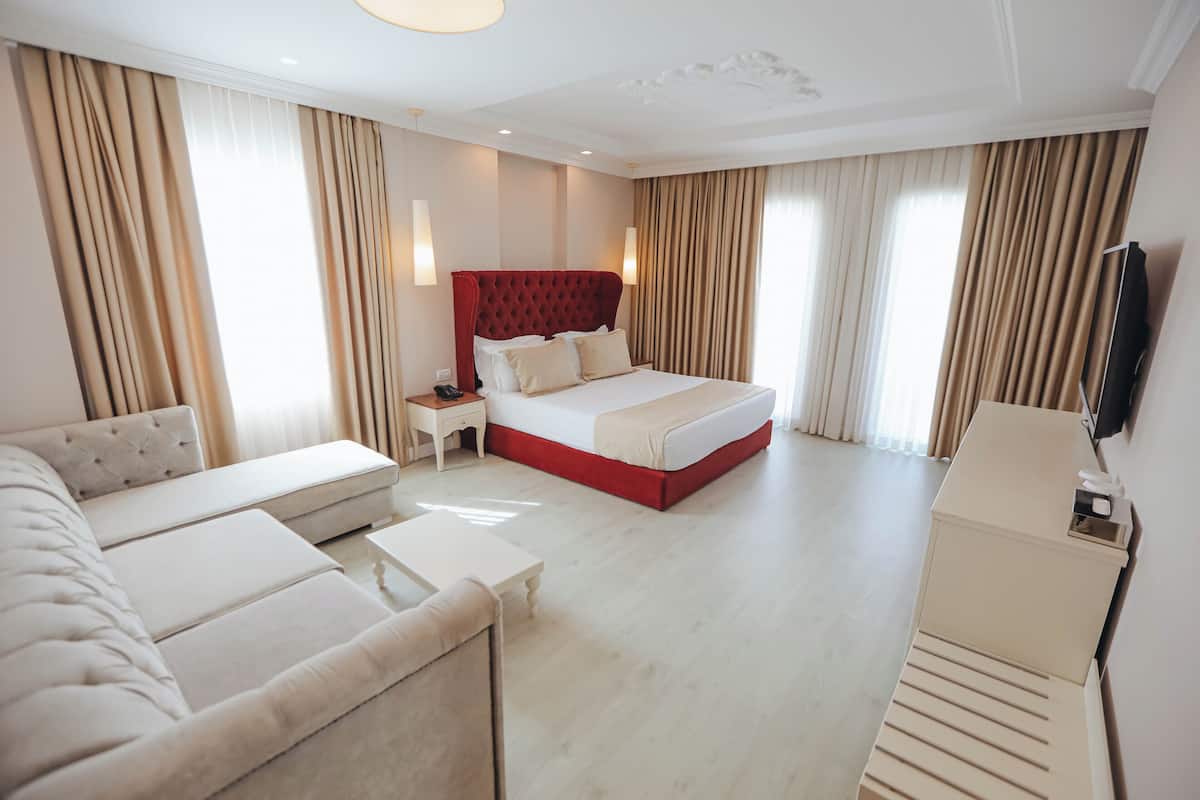 Junior Suite | 2 bedrooms, premium bedding, memory foam beds, minibar
