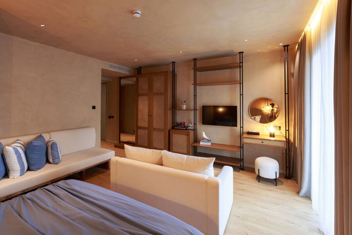 高档床上用品、记忆海绵床垫、迷你吧、特色家居